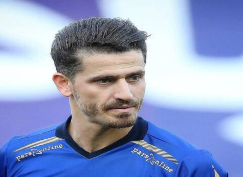 İranda məşhur futbolçu həbs olundu