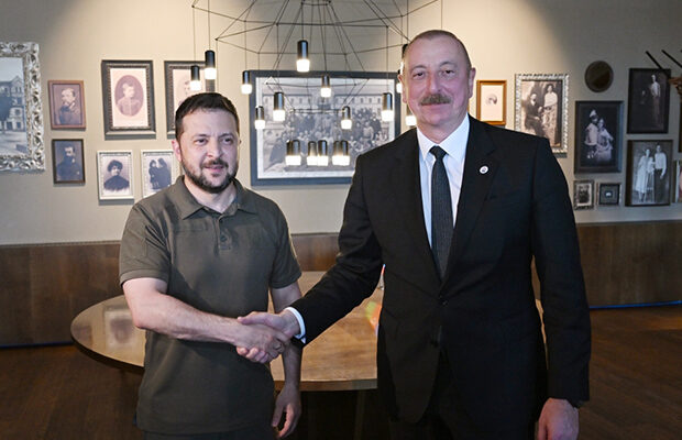 İlham Əliyev Zelenskini təbrik etdi
