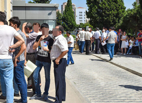 Ödəmə terminalının qarşısında kişinin gözünü çıxardı
