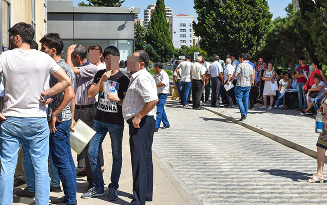 Ödəmə terminalının qarşısında kişinin gözünü çıxardı Ödəmə terminalının qarşısında kişinin gözünü çıxardı