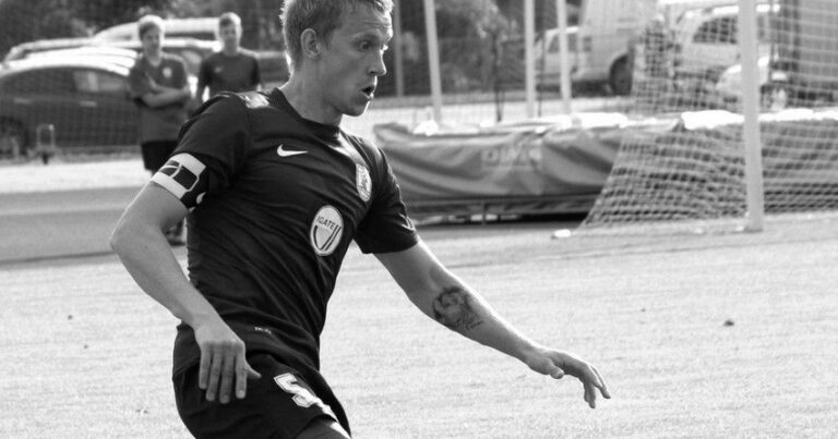 Məşhur futbolçu vəfat etdi Məşhur futbolçu vəfat etdi