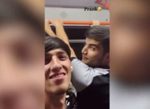 Metroda vaqonda qızlara təcavüz edən iki tələbə həbs edildi