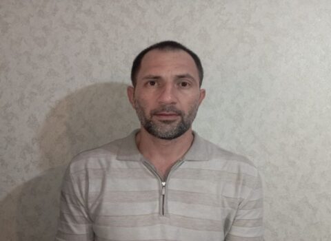 Əmisinin evindən yarım milyon nağd pul və qızıl-zinət əşyaları oğurlayan şəxs saxlanıldı