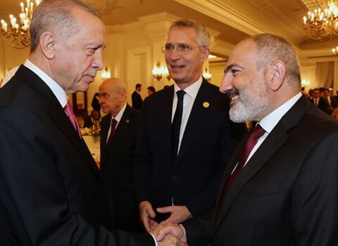 “Paşinyan Ərdoğanın baxışlarından əziyyət çəkən uşağa oxşayır” – Erməni türkoloq