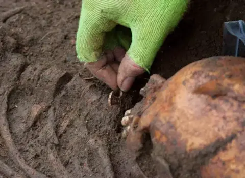 1300 il əvvəl yaşamış 16 yaşlı qızın üzü rekonstruksiya edildi – FOTO