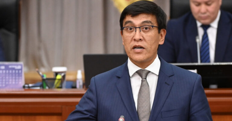 Deputatlar baş nazirin müavinini dövlətə xəyanətdə ittiham etdi – FOTO/VİDEO Deputatlar baş nazirin müavinini dövlətə xəyanətdə ittiham etdi – FOTO/VİDEO