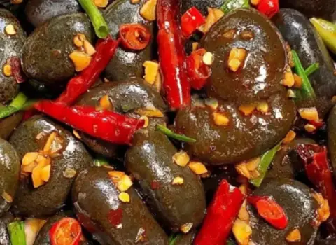 Çində qeyri-adi yemək marağa səbəb oldu – VİDEO