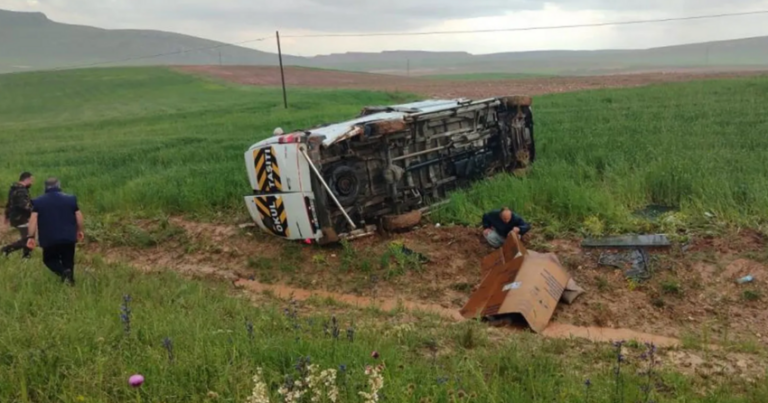 Türkiyədə mikroavtobus qəzaya uğradı, 13 nəfər xəsarət aldı Türkiyədə mikroavtobus qəzaya uğradı, 13 nəfər xəsarət aldı
