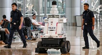 Bu ölkədə robot polislər fəaliyyətə başladı – FOTO