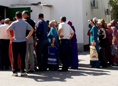 Türkmənistanda un üstündə dava: Altı uşaq anası ÖLDÜ