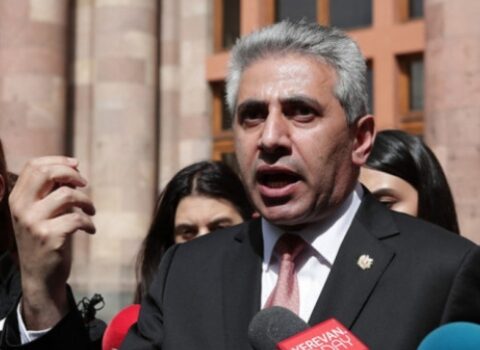 “Prezident iqamətgahına girişi bağlayacağıq” – İrəvanda etiraz dalğası böyüyür