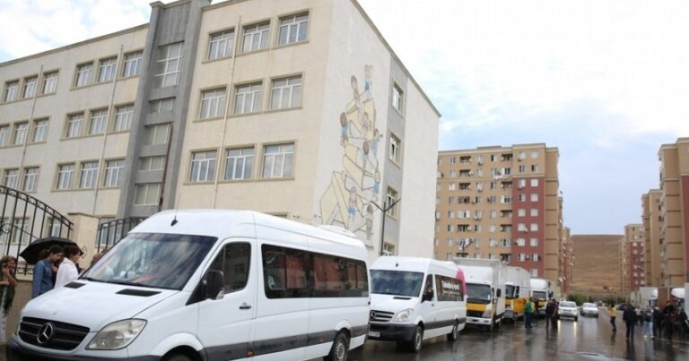 Daha bir neçə ailə Laçına yola salındı Daha bir neçə ailə Laçına yola salındı