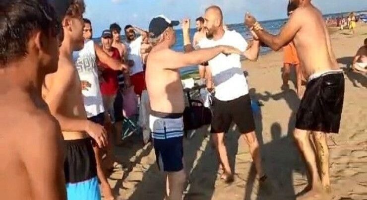 Bakıda çimərlikdə kütləvi dava: 20 yaşlı qız döyüldü Bakıda çimərlikdə kütləvi dava: 20 yaşlı qız döyüldü