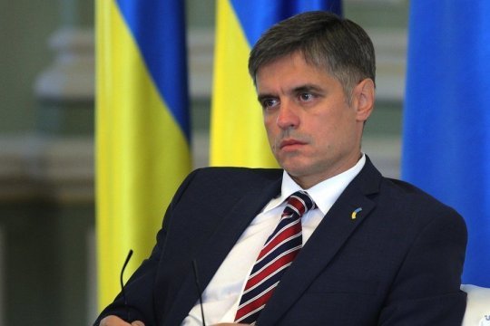 Zelenski onu tənqid edən səfiri işdən çıxardı Zelenski onu tənqid edən səfiri işdən çıxardı
