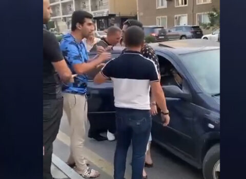 Bakıda gənc qadın küçədə zorla qaçırılıb? – VİDEO
