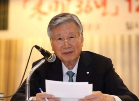 Milyarder yaşadığı şəhərin sakinlərinə 70 min dollar PAYLADI