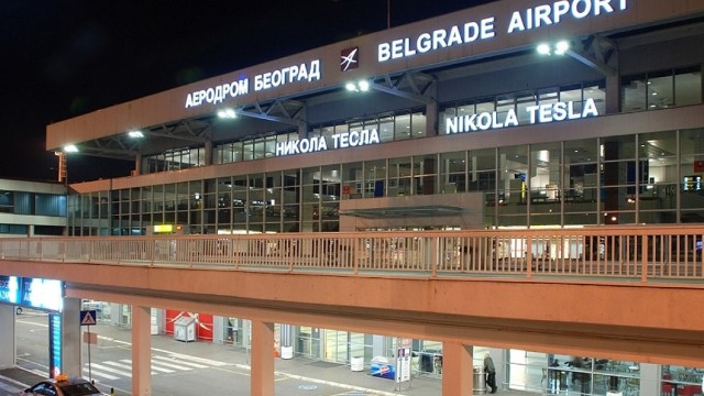 Belqrad hava limanı fəaliyyətini dayandırdı Belqrad hava limanı fəaliyyətini dayandırdı