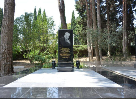 Xalq artisti Əlibaba Məmmədovun qəbirüstü abidəsi qoyuldu