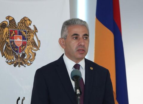 “Maraqlıdır, Nikol özü Konstitusiyanı oxuyub?” – Sabiq səfirdən Paşinyana sual 