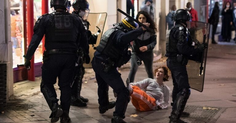 Fransa polisinin saxladığı etirazçıların 30%-i yetkinlik yaşına çatmayanlardır Fransa polisinin saxladığı etirazçıların 30%-i yetkinlik yaşına çatmayanlardır