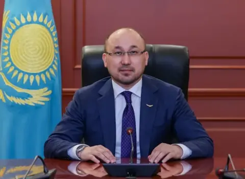 Tokayev Nazarbayevin mətbuat katibini səfir TƏYİN ETDİ