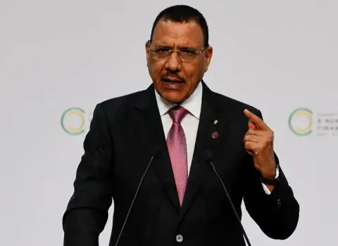 Devrilmiş prezident malyariyaya YOLUXDU