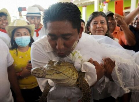 Meksikada mer timsahla EVLƏNDİ