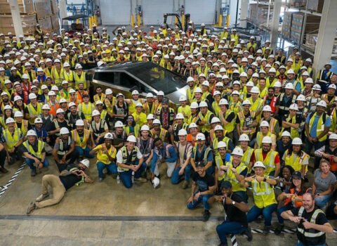 “Tesla” Cybertruck elektrik pikapını təqdim etdi