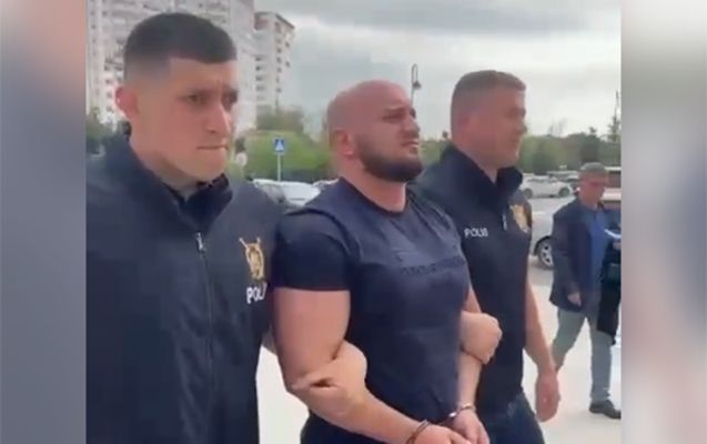 Qazinin çənəsini qıran idmançı məhkəməyə çıxarılır Qazinin çənəsini qıran idmançı məhkəməyə çıxarılır