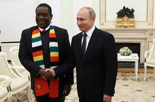 Putin Zimbabve liderinə helikopter hədiyyə etdi Putin Zimbabve liderinə helikopter hədiyyə etdi