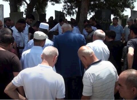 Dənizda batan azyaşlının dəfnində insident oldu – FOTO