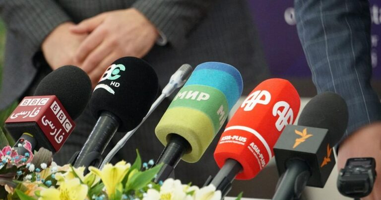 Tacikistanda jurnalistlər nazirlərdən Prezidentə ŞİKAYƏT ETDİ Tacikistanda jurnalistlər nazirlərdən Prezidentə ŞİKAYƏT ETDİ
