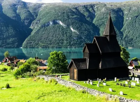 Şiddətli istilər Norveçdə turist bumuna SƏBƏB OLDU