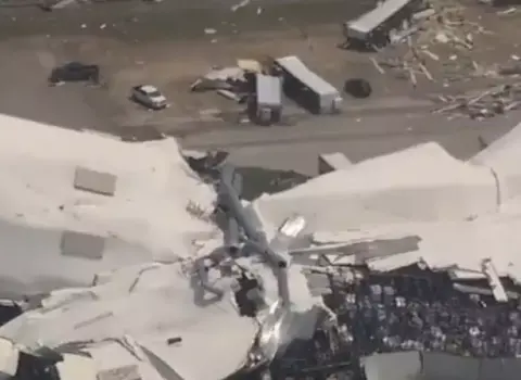Tornado “Pfizer” əczaçılıq zavodunu dağıtdı – VİDEO