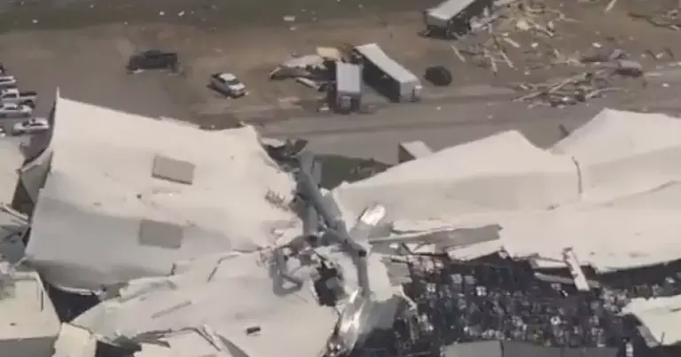 Tornado “Pfizer” əczaçılıq zavodunu dağıtdı – VİDEO Tornado “Pfizer” əczaçılıq zavodunu dağıtdı – VİDEO
