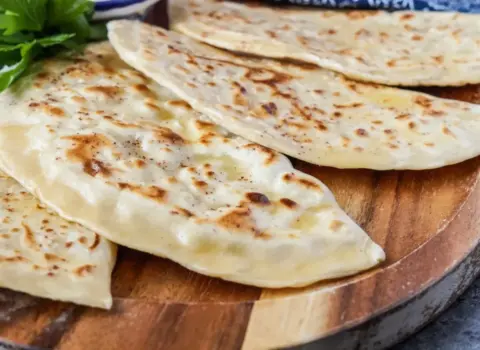 “Əti yararsız hala salır və insan sağlamlığını təhdid edir”: Kafelərdə təklif olunan “dəvə qutabı”nın tərkibi əslində nədir?