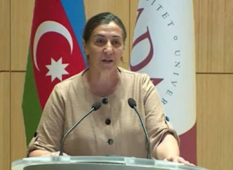 İmtahanda 59 bal toplayan şəhid anasının çıxışı maraqla qarşılandı – Video