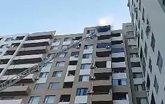 Mənzildəki yanğının qarşısı belə alındı – VİDEO Mənzildəki yanğının qarşısı belə alındı – VİDEO