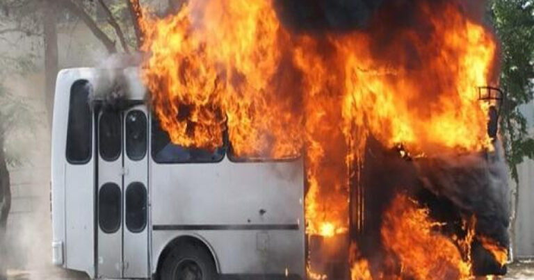 Sumqayıtda sərnişin avtobusu yandı Sumqayıtda sərnişin avtobusu yandı