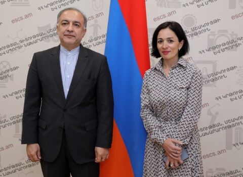 Ermənistan məktəblərində fars dili tədris olunacaq