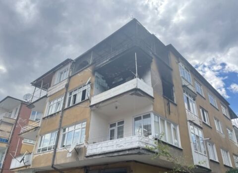 Kirayəçi evi yandırıb qaçdı – FOTO