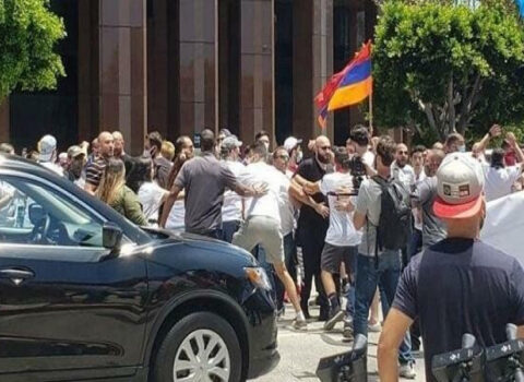 Ermənilər Azərbaycanın Baş konsulluğunun binası qarşısında aksiya keçirir