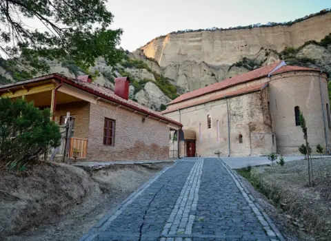 Gürcüstanda torpaq sürüşməsi baş verdi