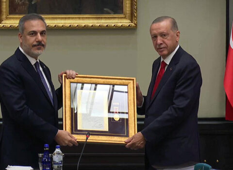 Ərdoğan Hakan Fidanı təltif etdi