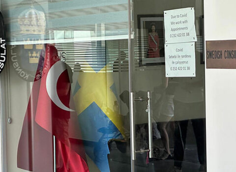 İzmirdəki İsveç Konsulluğunda silahlı hücum – Yaralı var