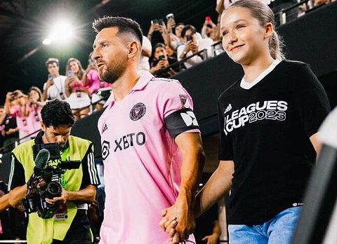 Bekhemin qızı oyuna Messi ilə birlikdə çıxdı