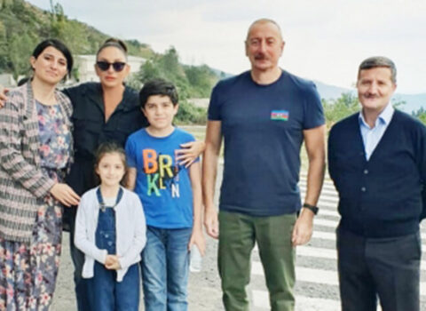 Balaca qız Prezident və xanımını evlərinə dəvət etdi – FOTOLAR