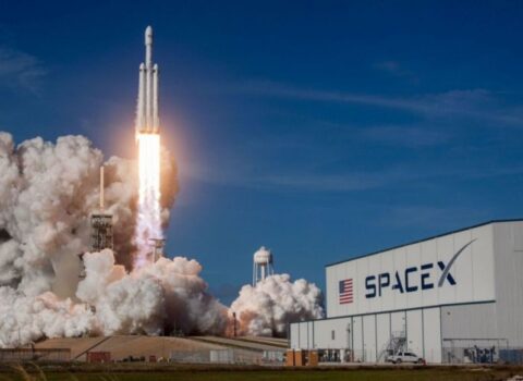“SpaceX” daha 22 peyki orbitə çıxardı