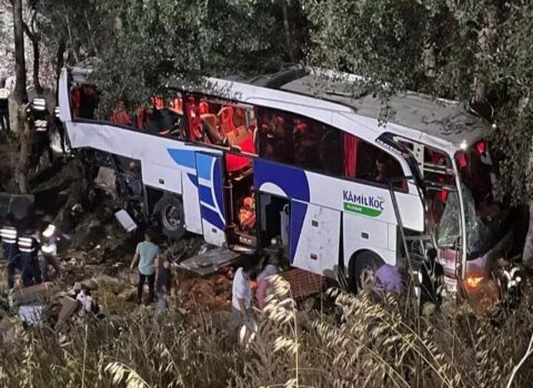 Türkiyədə avtobus dərəyə aşdı: Ölən və yaralananlar var