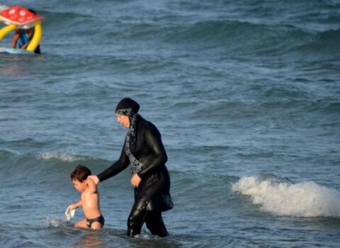İtaliya kurortunda burkinidə çimmək qadağan edildi